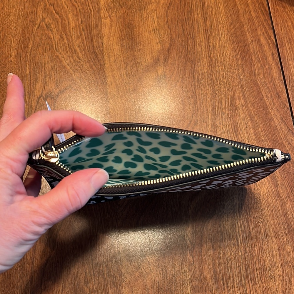 Wristlet with hearts. - Picture 2 of 2